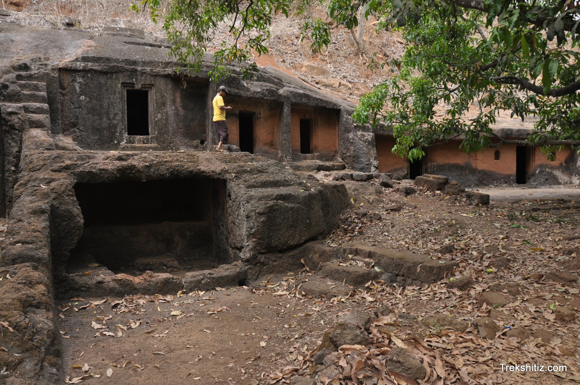 Panhalekaji cave at bottom of fort
